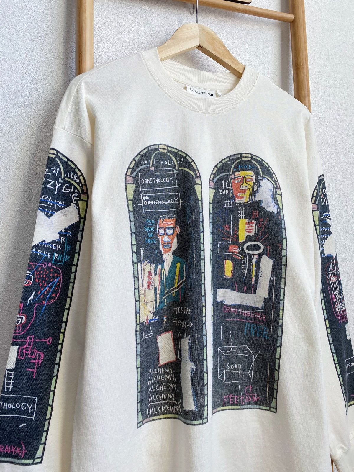 H&M × Jean-Michel Basquiat × Who Decides War WHO DECIDES WAR x BASQUIAT x H&M LONG SLEEVE RELAXED T-SHIRT Size US S / EU 44-46 / 1 - 4 Thumbnail