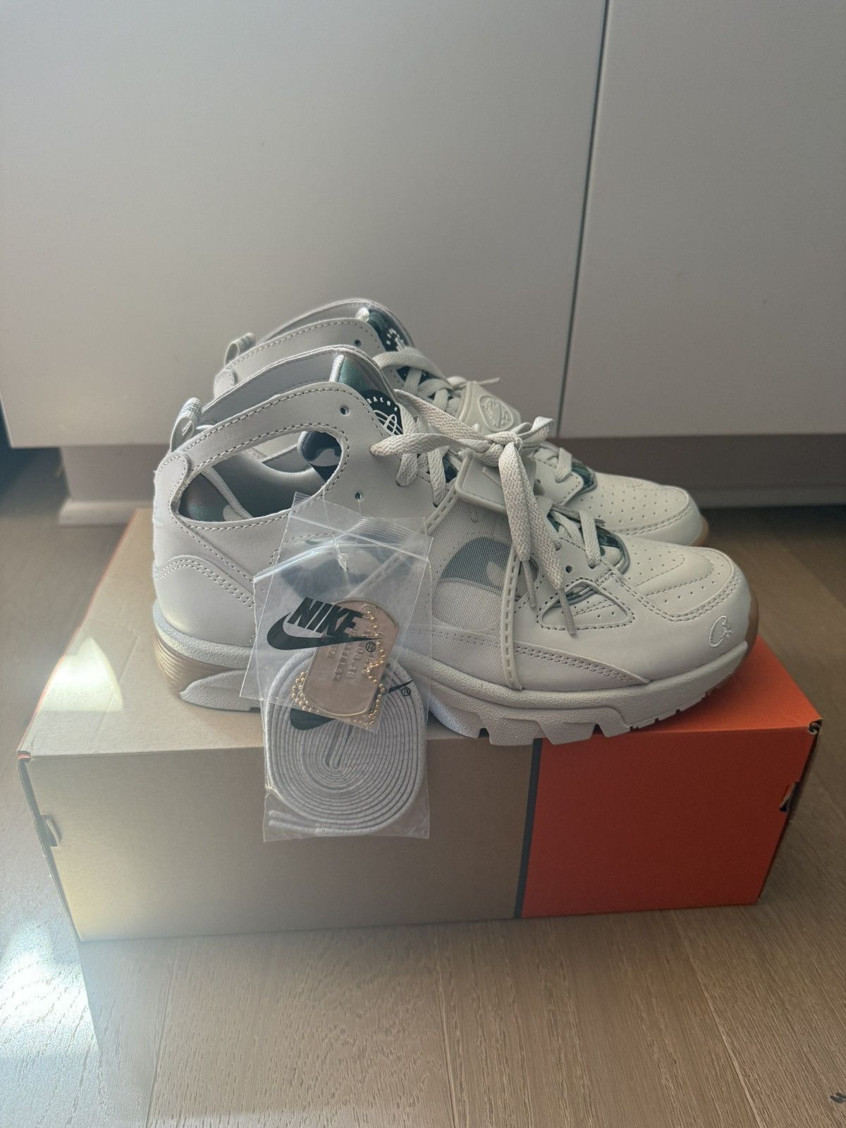 Corteiz × Nike Size 8.5 US Nike Corteiz x Air Trainer Huarache Light Bone Size US 8.5 / EU 41-42 - 4 Thumbnail