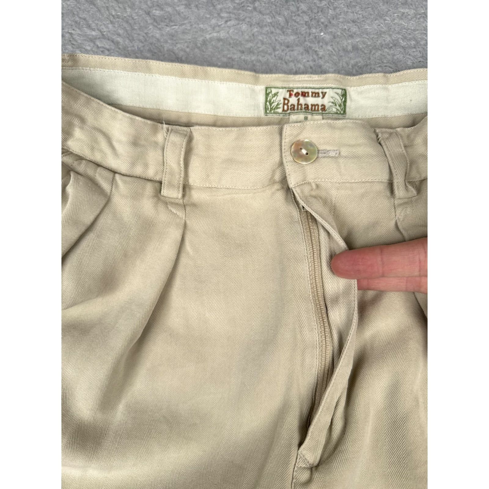 Tommy Bahama Tommy Bahama Shorts Women 8 Beige Silk Pleated Front Bermuda Casual Resort Herringbone Pockets 6 In Inseam High Rise Size 30" / US 8 / IT 44 - 6 Thumbnail