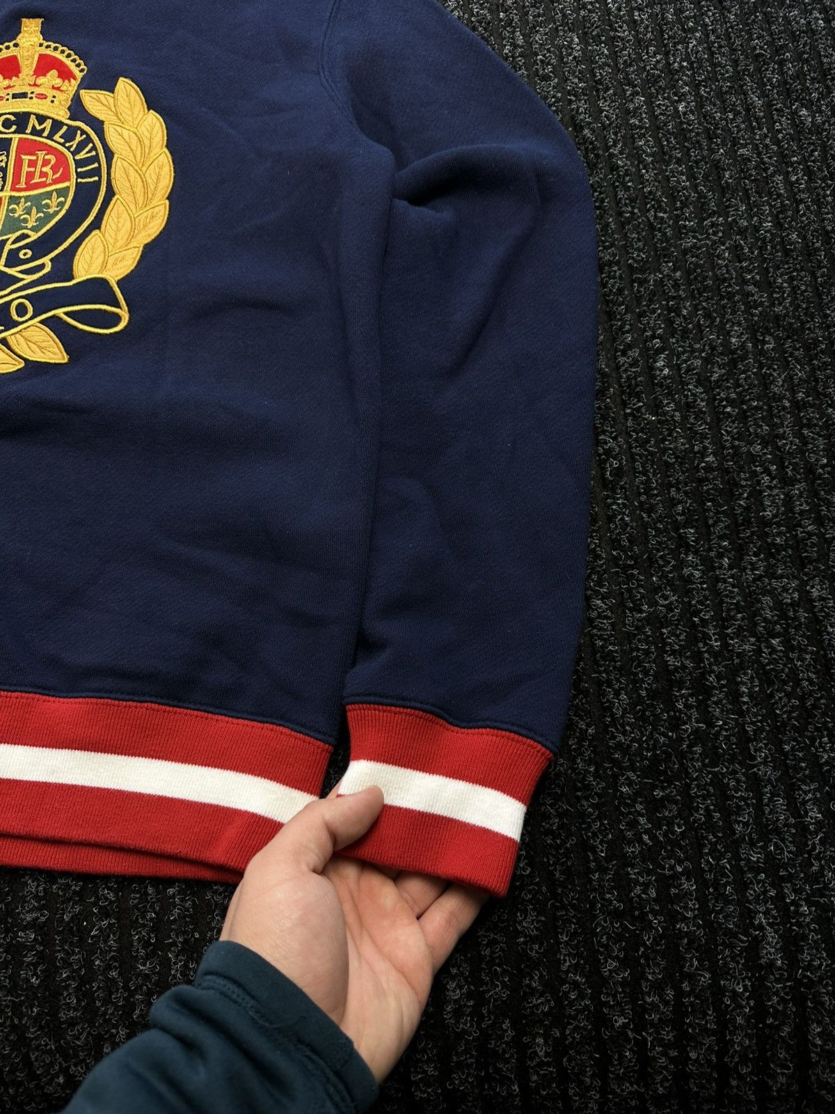 Polo Ralph Lauren Polo Ralph Lauren Yale Crest Crown Crewneck Sweatshirt Size US M / EU 48-50 / 2 - 4 Thumbnail