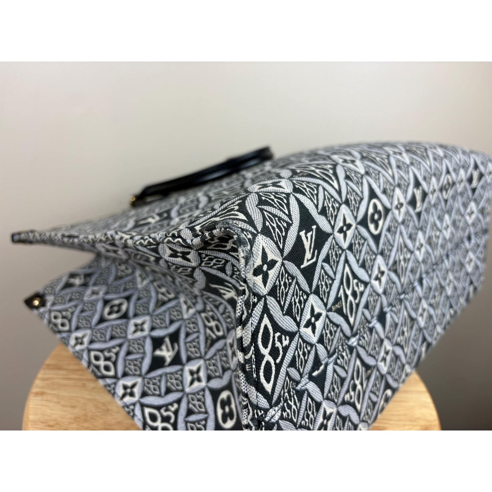 Louis Vuitton Authentic Louis Vuitton OnTheGo GM Limited Edition Jacquard Size ONE SIZE - 7 Thumbnail