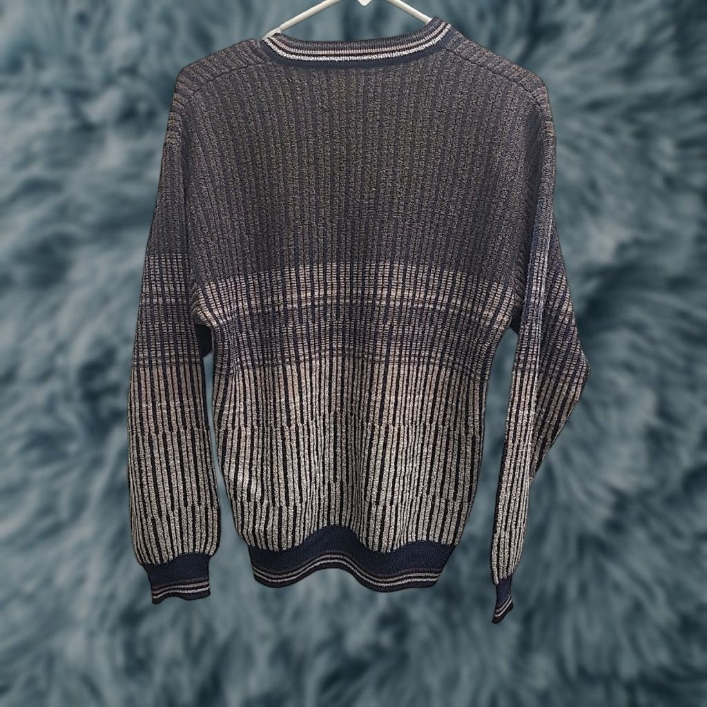 Vintage VINTAGE Bachrach Sweater Men Pullover Wool Blend Blue Brown Geometric V-Neck Medium M, 90s Outdoor Wool, Breathable, Italy Size US M / EU 48-50 / 2 - 1 Thumbnail