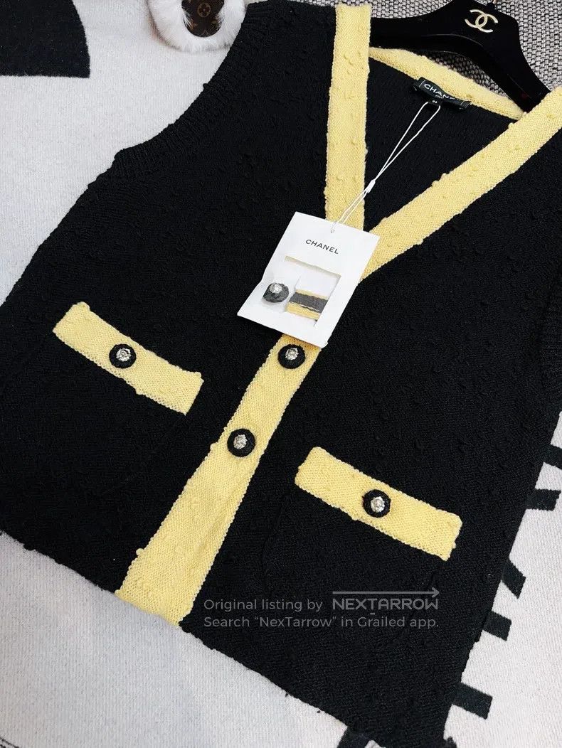 Chanel Chanel 24K black bean and yellow V-neck knitted vest Size XS / US 0-2 / IT 36-38 - 2 Thumbnail
