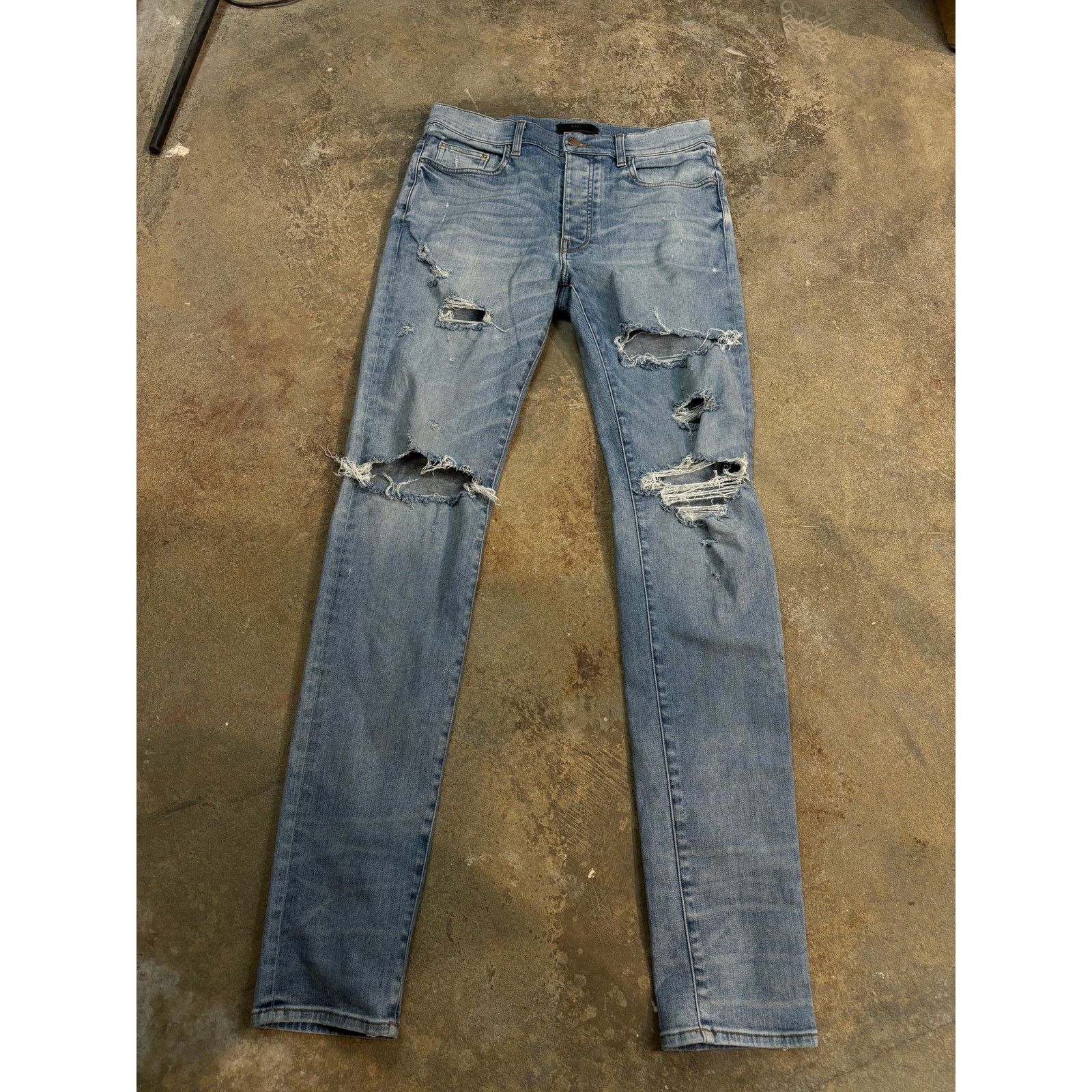 Amiri Amiri Thrasher Ripped Light Wash Used 34 Size US 34 / EU 50 - 1 Thumbnail