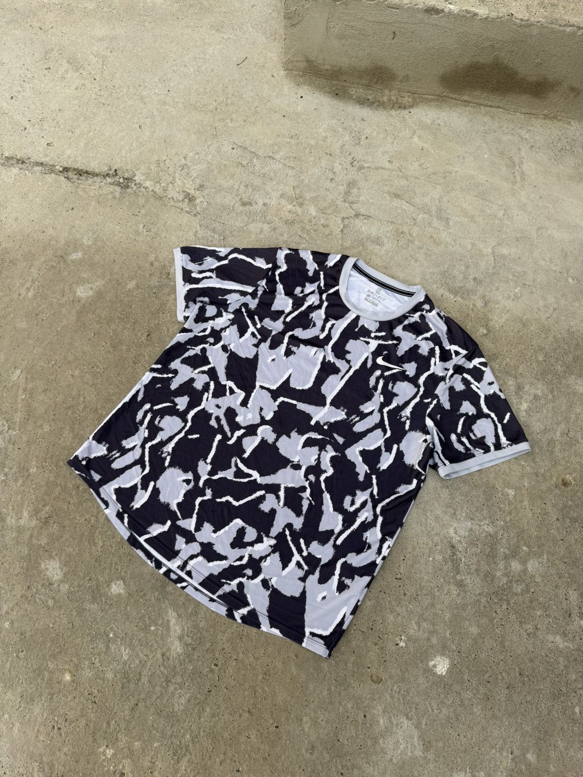 Nike RARE NIKE MULTILOGO CAMO T-SHIRT Size US L / EU 52-54 / 3 - 9 Thumbnail