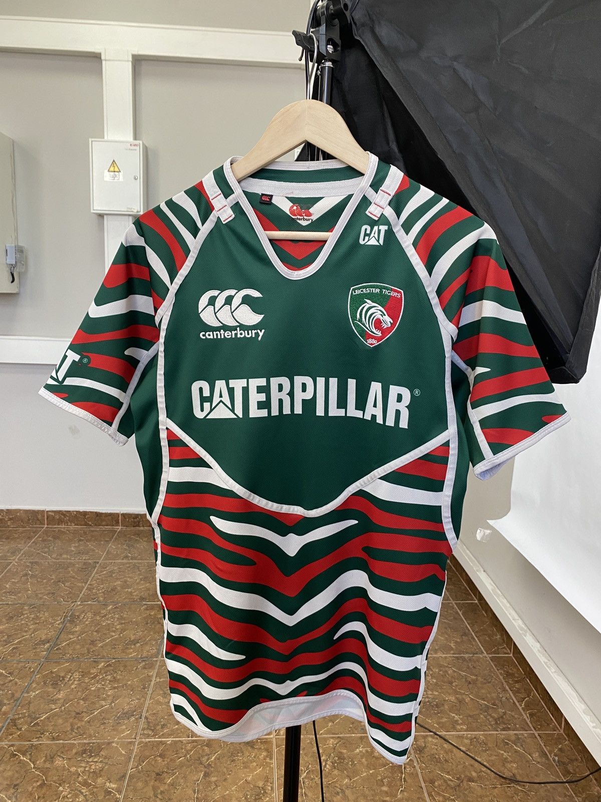 Canterbury of New Zealand Vintage Canterbury Leicester Tigers Rugby Jersey Football Size US S / EU 44-46 / 1 - 1 Thumbnail