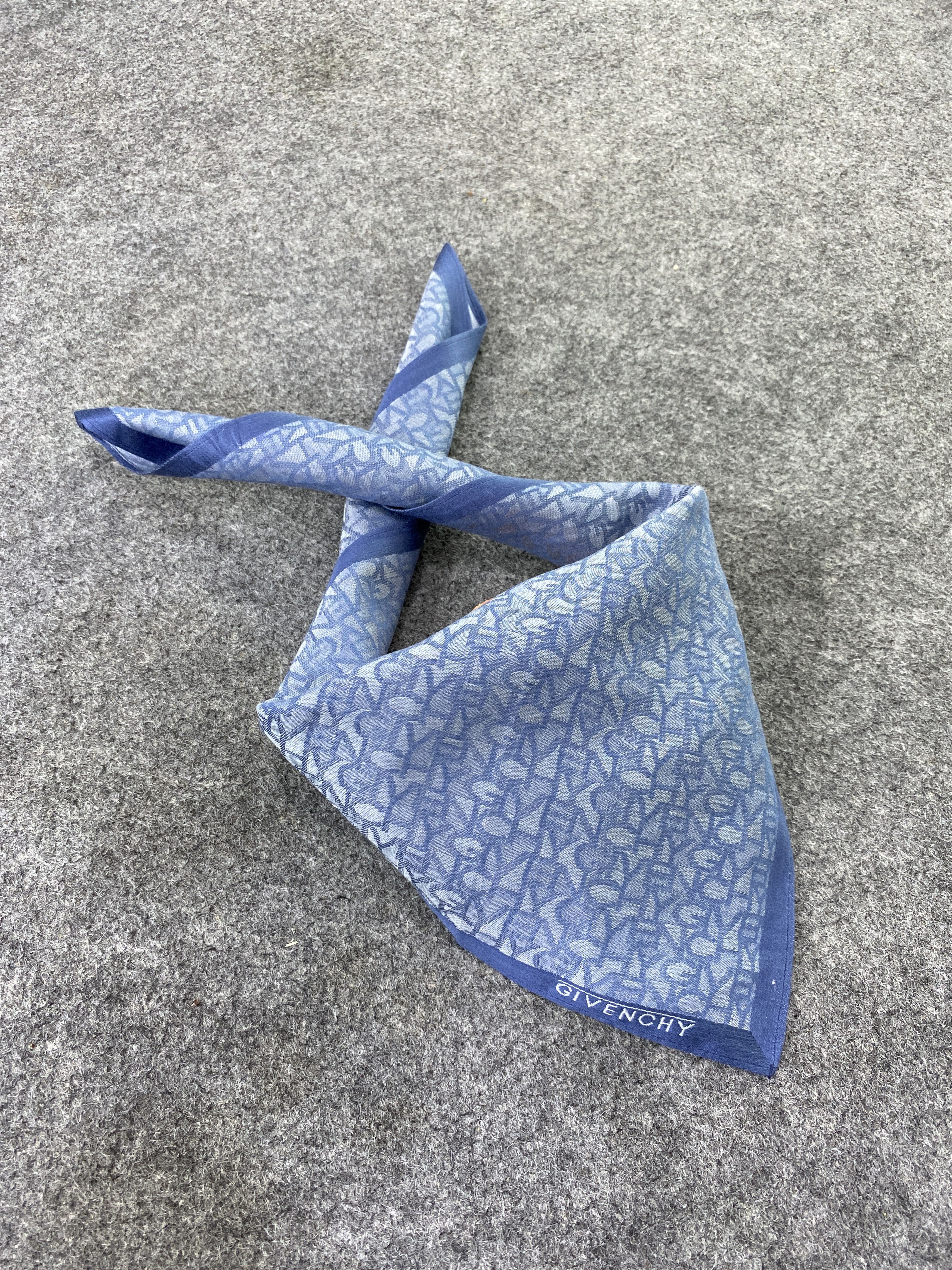 Givenchy Givenchy Handkerchief / Bandana / Neckerchief-B454 Size ONE SIZE - 1 Thumbnail