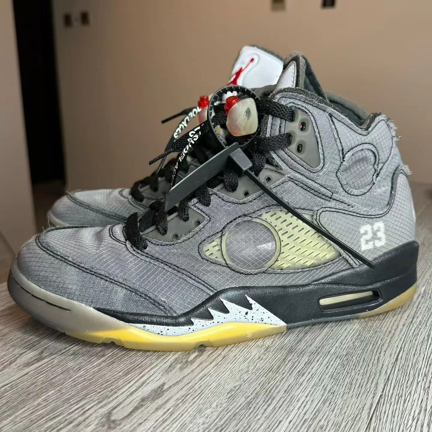 Off-White OFF-WHITE x Air Jordan 5 Black Satin 44 (98 New) Size US 11 / EU 44 - 1 Thumbnail
