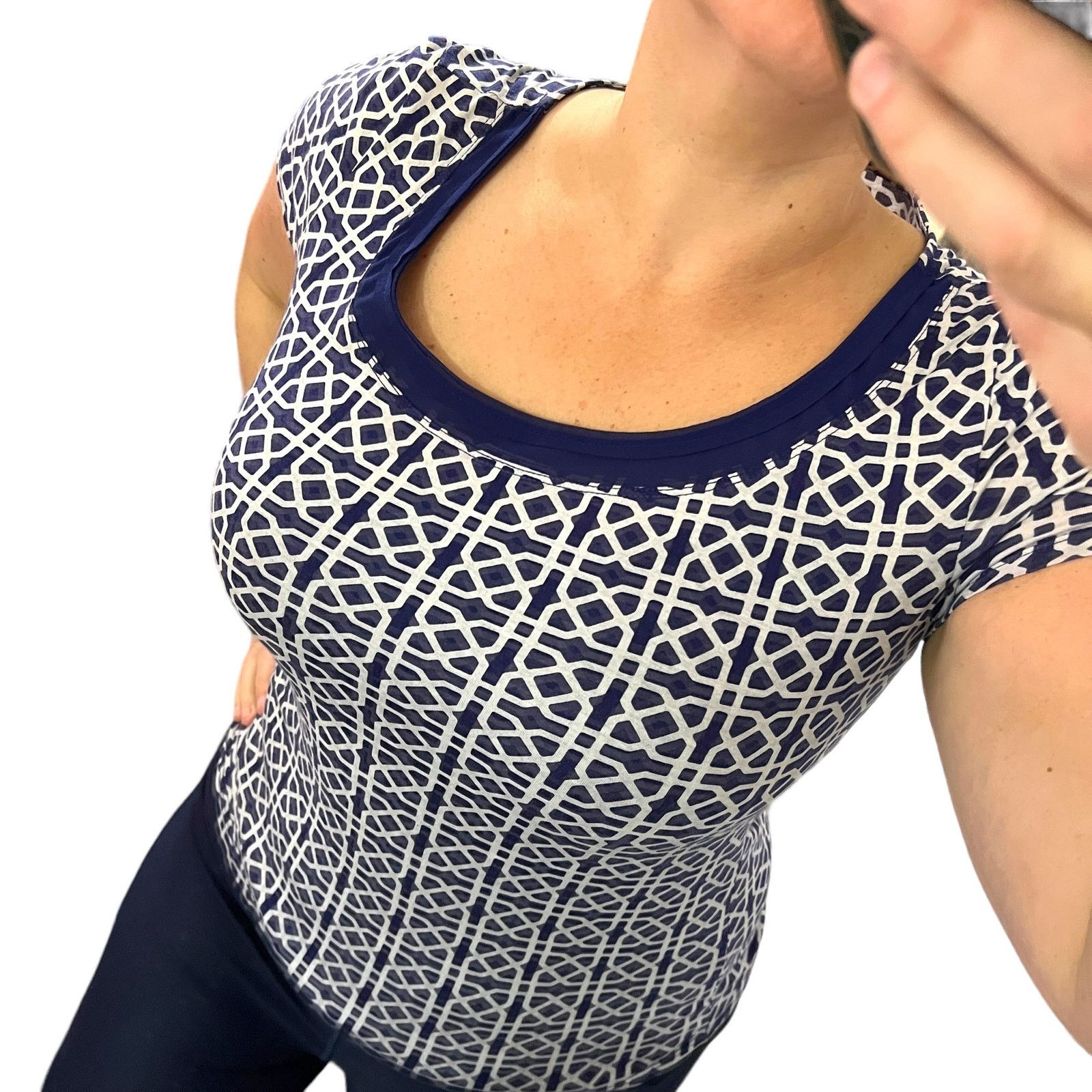 Ann Taylor Celtic Knot Patterned Sheer Round Neckline Short Sleeve Tee Size S / US 4 / IT 40 - 8 Thumbnail
