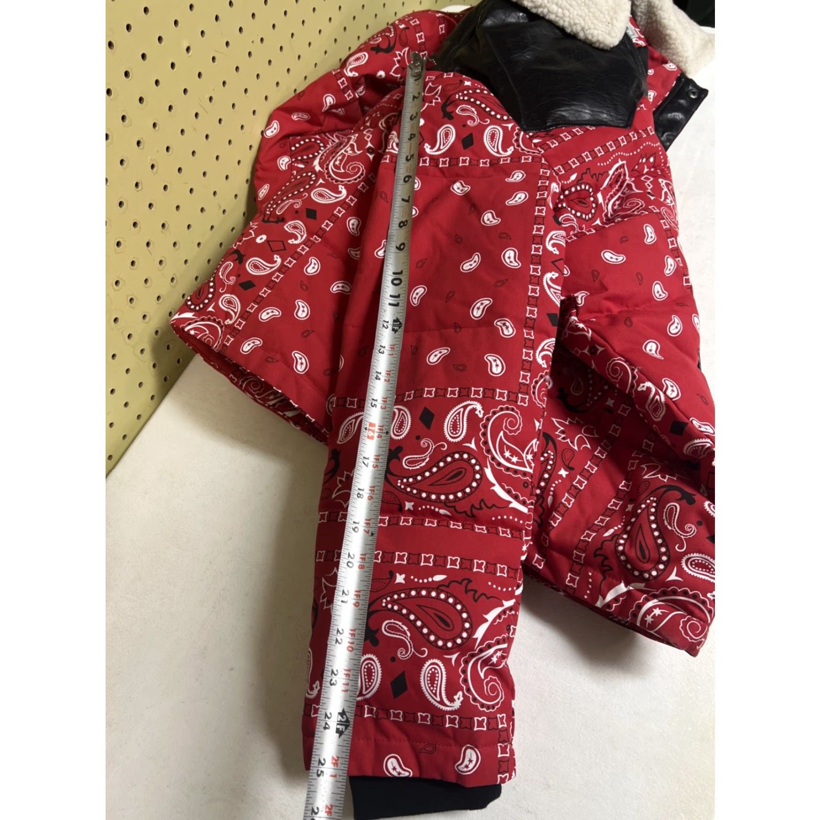 Levi's Levi's Puffer Jacket Men Western Paisley Red Bandana Sherpa Collar Size M Size US M / EU 48-50 / 2 - 4 Thumbnail