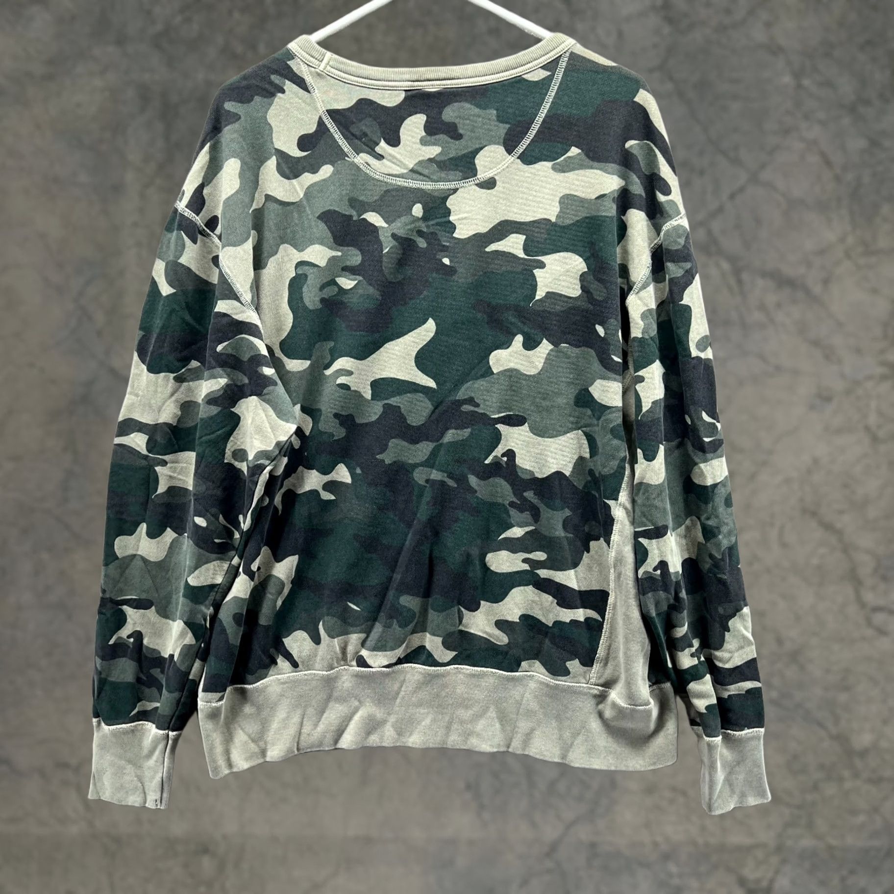Champion VINTAGE Champion Sweatshirt Mens Large Green Camouflage Fleece Pullover Crewneck Size US L / EU 52-54 / 3 - 1 Thumbnail