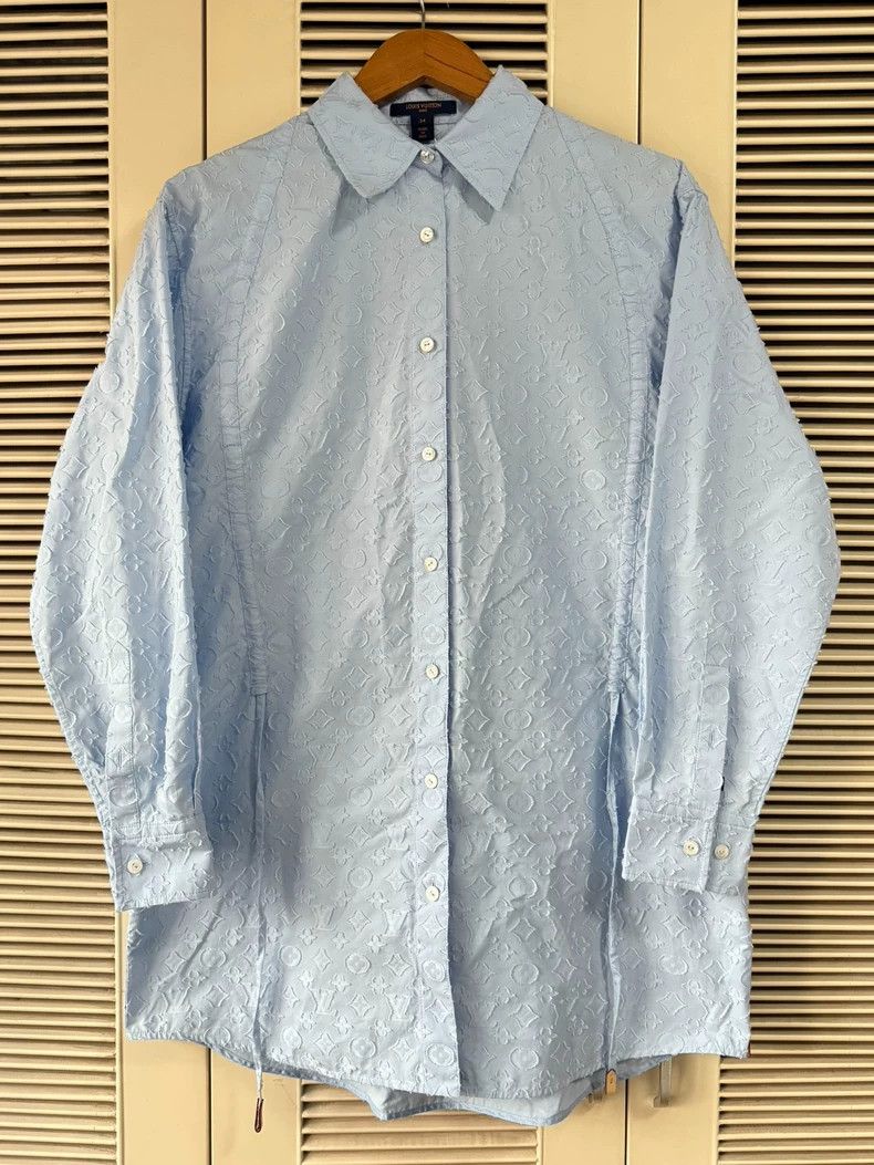 Louis Vuitton LOUIS VUITTON size 34 Blue embroidered shirt Size US S / EU 44-46 / 1 - 1 Thumbnail