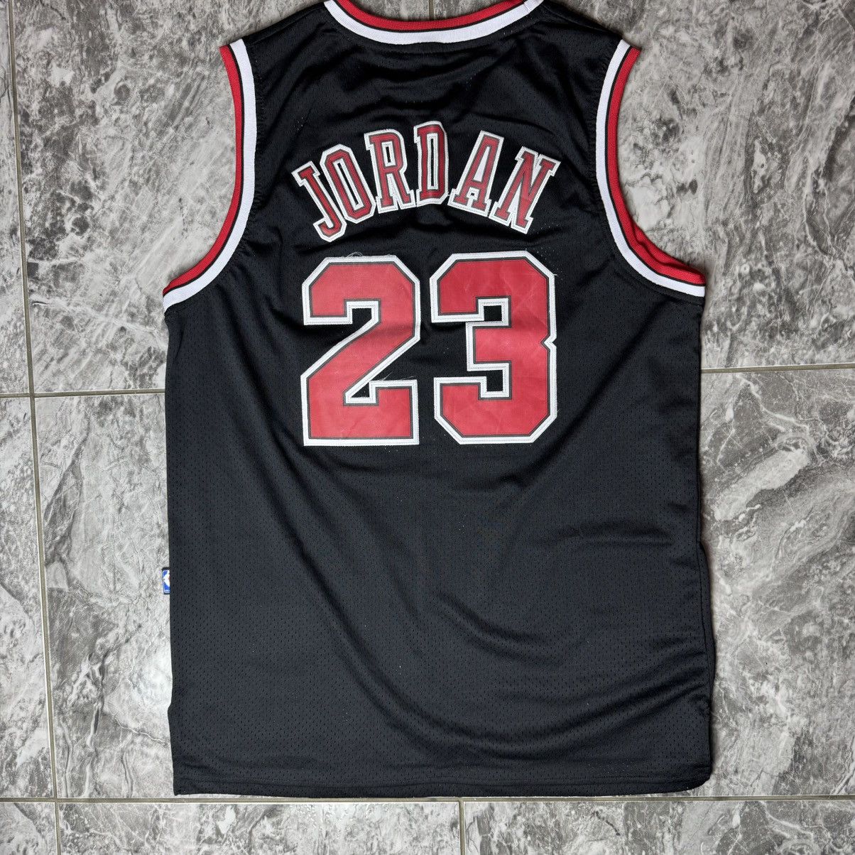 NBA × Nike × Vintage Vintage Nike Chicago Bulls Michael Jordan #23 90s NBA Jersey Size US XL / EU 56 / 4 - 2 Thumbnail