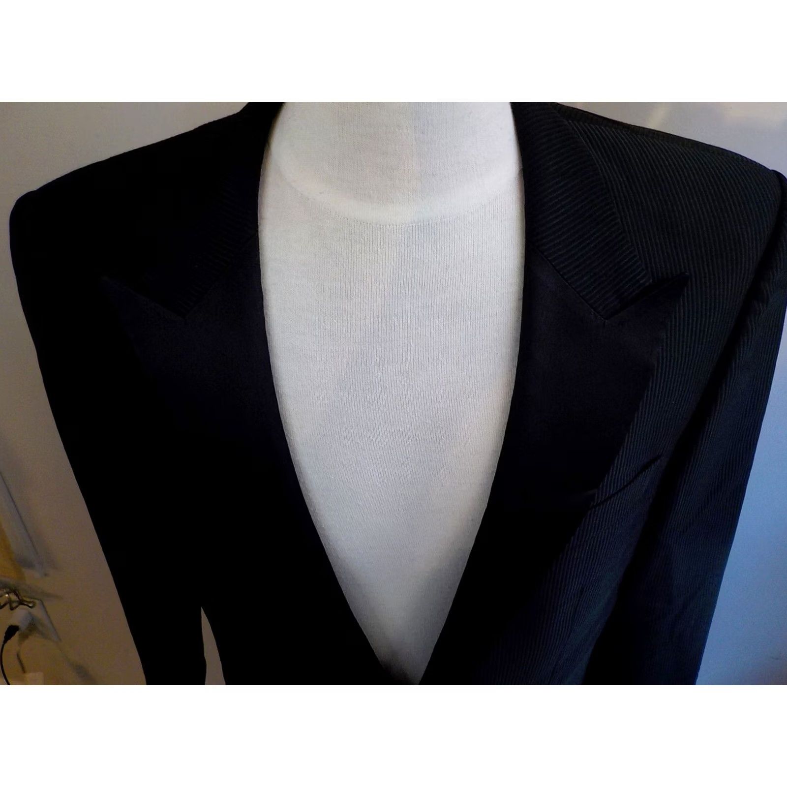 Hugo Boss VINTAGE BOSS HUGO BOSS Black Label Striped Tuxedo Blazer SZ 42R Mens Blazer Wool Blend Peak Lapel 42R Black Size 42R - 2 Thumbnail