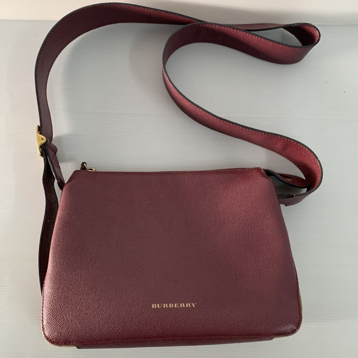 Burberry Burberry Leather Slingbag Size ONE SIZE - 1 Thumbnail