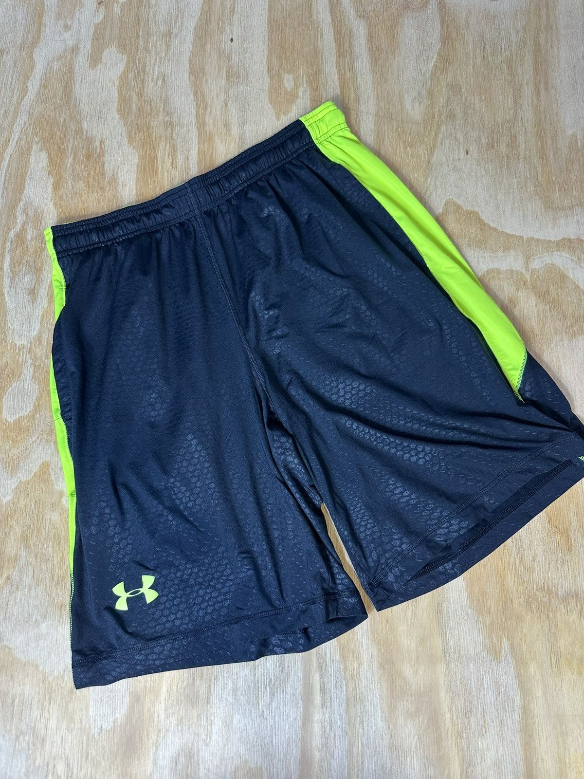 Under Armour Under Armour Black Green Gym Shorts Athletic Size Large Size US 34 / EU 50 - 1 Thumbnail
