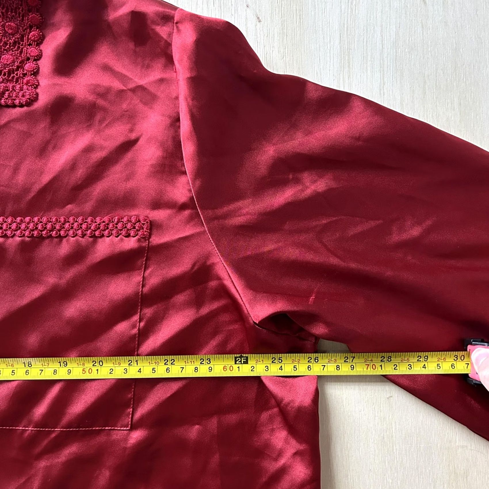 Vintage VINTAGE Mode Pajama Top Womens 1X Plus Red Satin Crochet Collar Button Sleepwear Size XL / US 12-14 / IT 48-50 - 3 Thumbnail