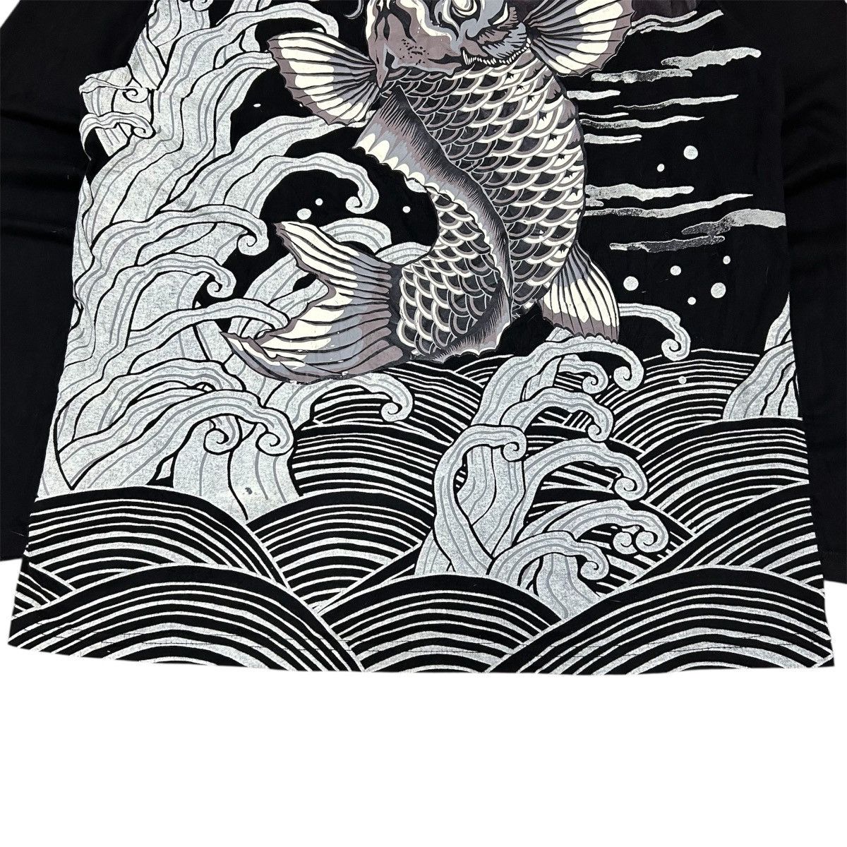 Japanese Brand Vintage Japanese Koi Fish Back Print Long Sleeve Tshirt Size US L / EU 52-54 / 3 - 4 Thumbnail