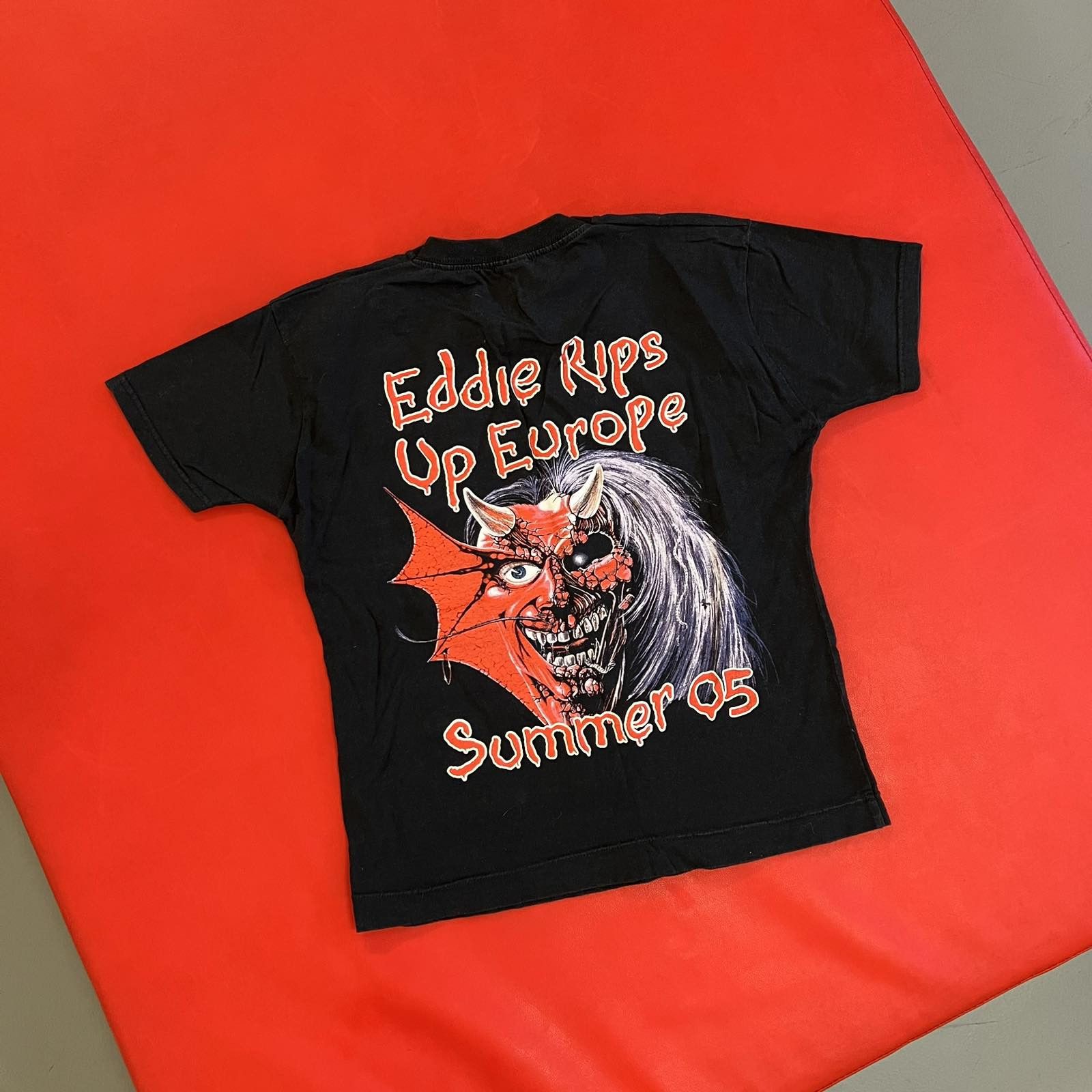 Vintage Vintage Iron Maiden T-Shirt Eddie Rips Up Europe Sumer 2005 Size US S / EU 44-46 / 1 - 1 Thumbnail