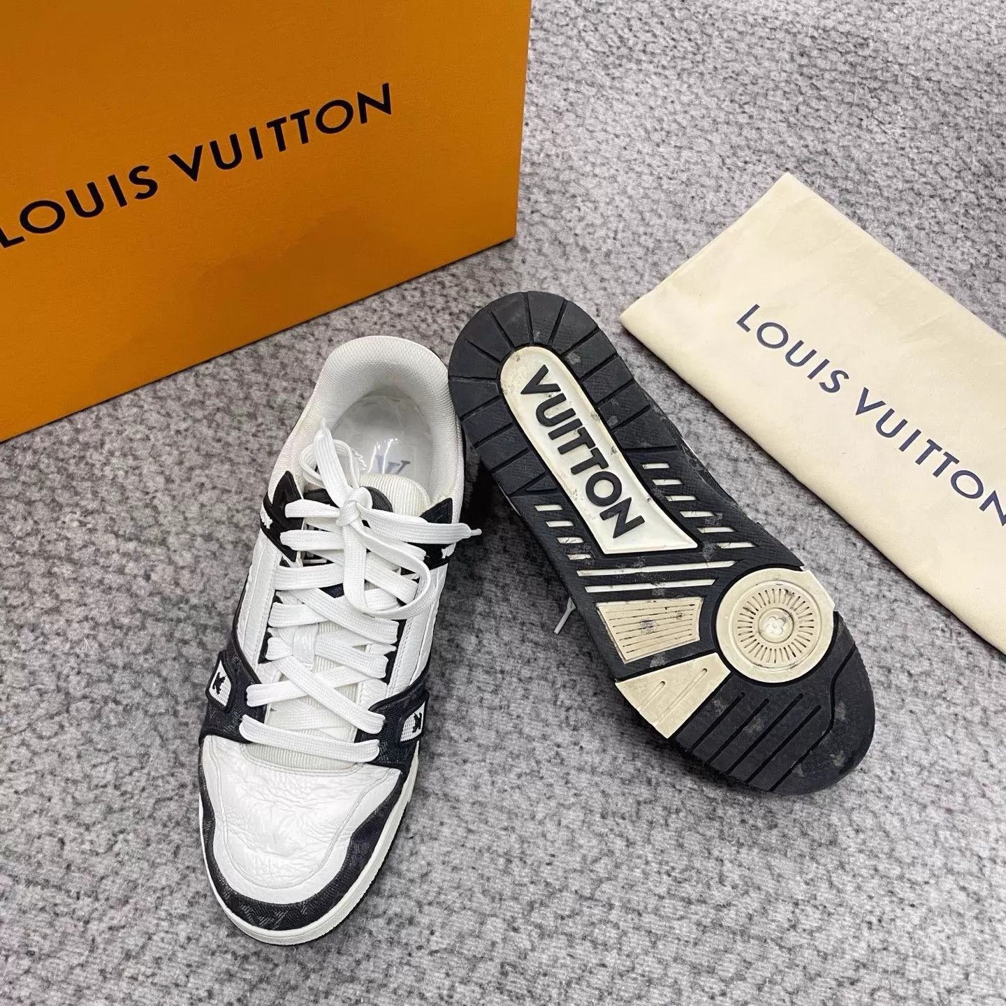 Louis Vuitton LV Trainer Denim Black White Panda Size 7 Size US 7 / EU 40 - 5 Thumbnail