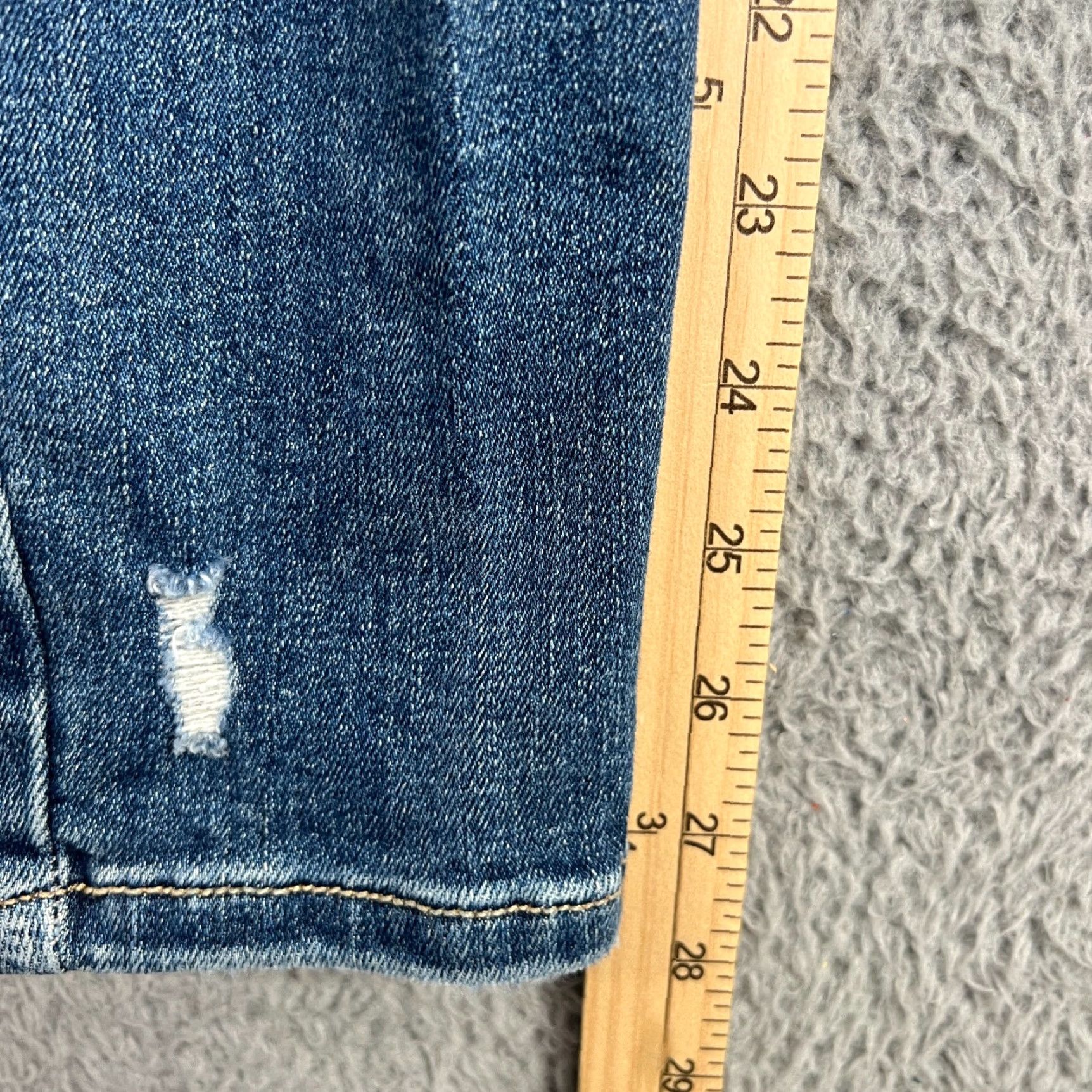 Vintage We The Free High Rise Mom Jeans Slim Straight Distressed Denim Blue 29 Women's Jeans 5-Pocket Denim Distressed Straight Fit Vintage? No Size 29" - 3 Thumbnail