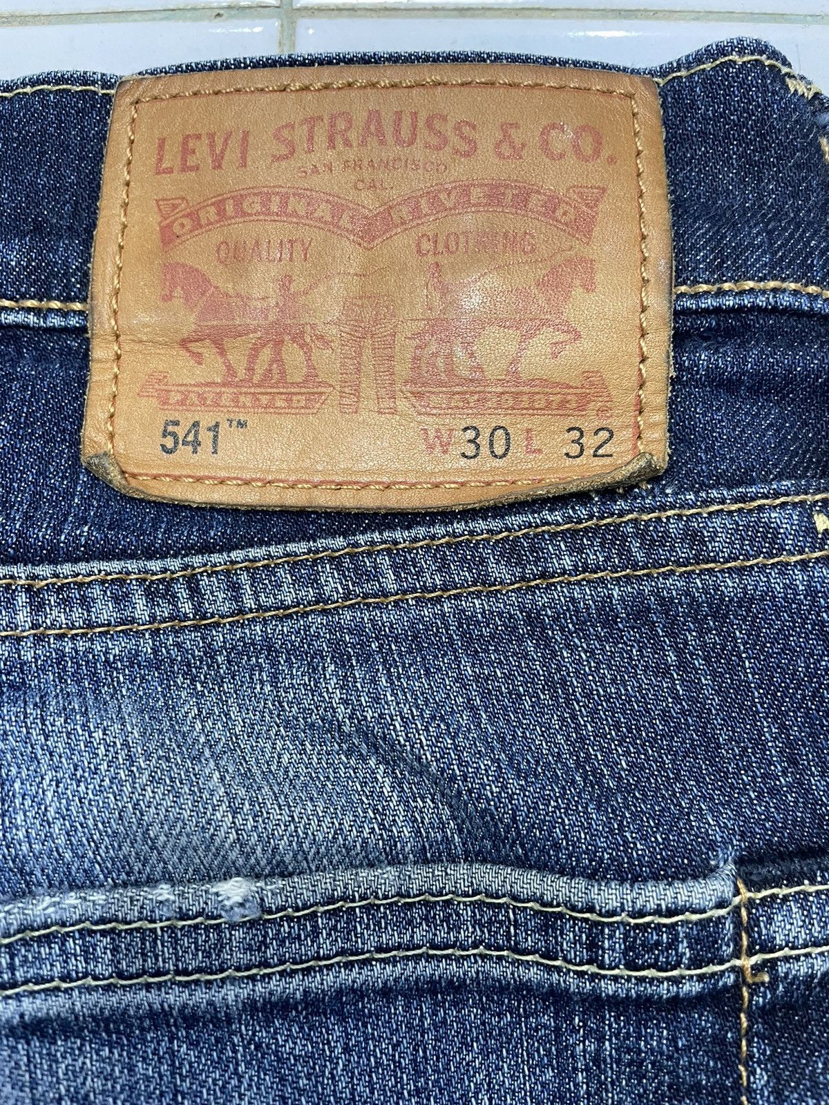 Levi's Vintage Levi's 541 Distressed Faded Jeans Size US 30 / EU 46 - 8 Thumbnail