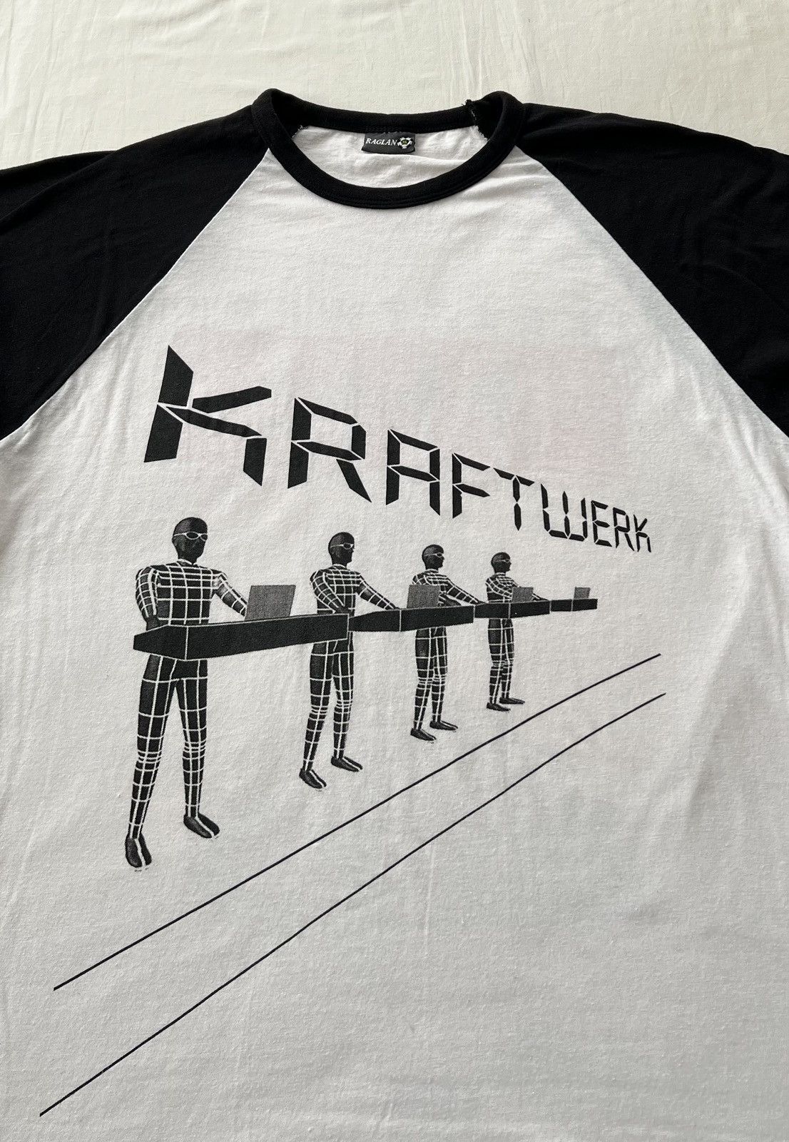 Band Tees Vintage 2017 Kraftwerk Techno Electronic Band White T-shirt Size US L / EU 52-54 / 3 - 3 Thumbnail