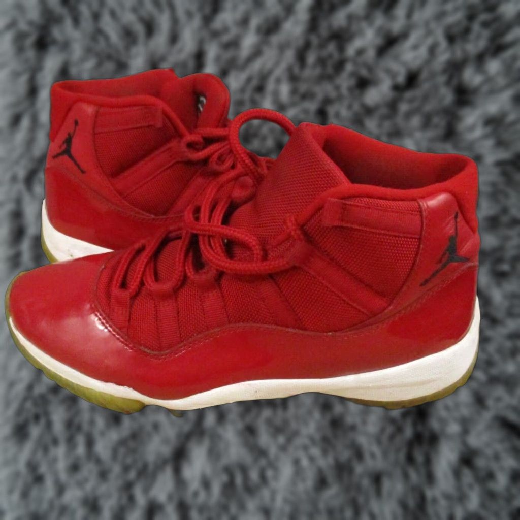 Nike VINTAGE Nike Air Jordan 11 Win Like 96 Sneaker Mens 9.5 Red White 378037-623 Retro Cherry OG XI Bred Size US 9 / EU 42 - 1 Thumbnail