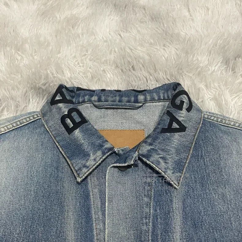 Balenciaga Balenciaga Collar Embroidered Logo Destroyed Hem Denim Jac Size XS / US 0-2 / IT 36-38 - 3 Thumbnail