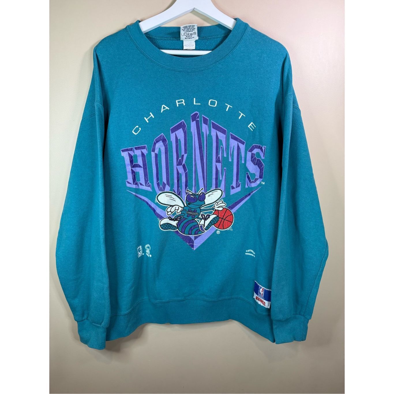Nutmeg Size L - Vintage 1990s Charlotte Hornets Nutmeg Sweatshirt C Size US L / EU 52-54 / 3 - 1 Thumbnail