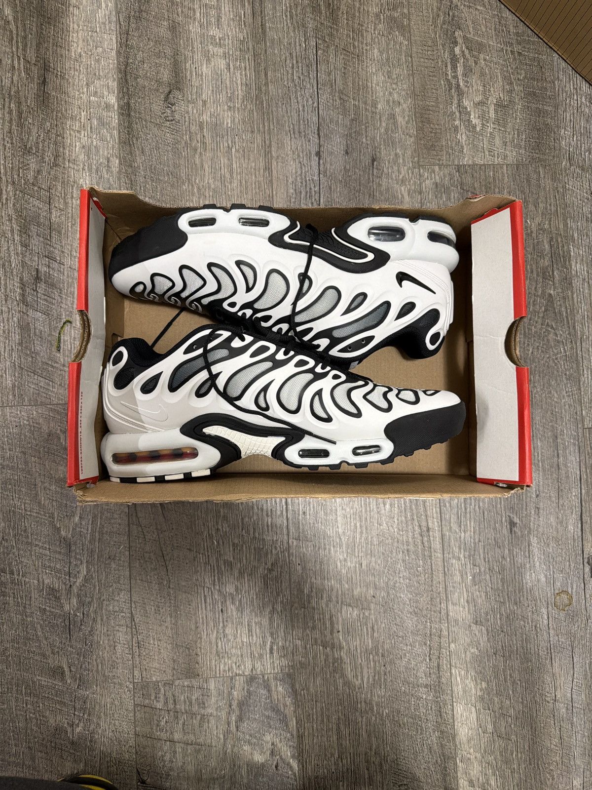 Nike Nike airmax tn plus drift panda Size US 11 / EU 44 - 1 Thumbnail