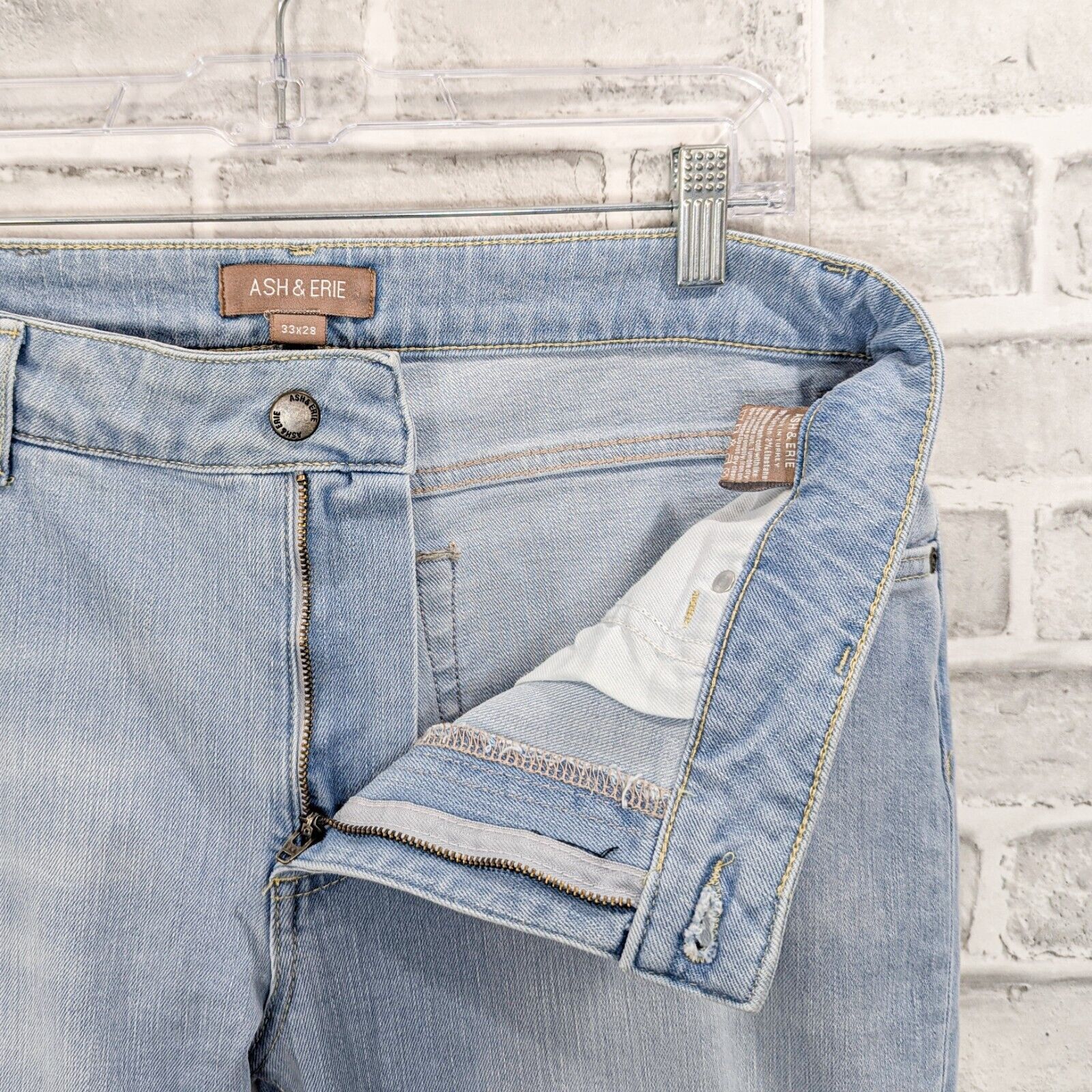 Designer ASH & ERIE Men's Midtown Denim Jeans in Light Wash blue Size US 33 - 2 Thumbnail