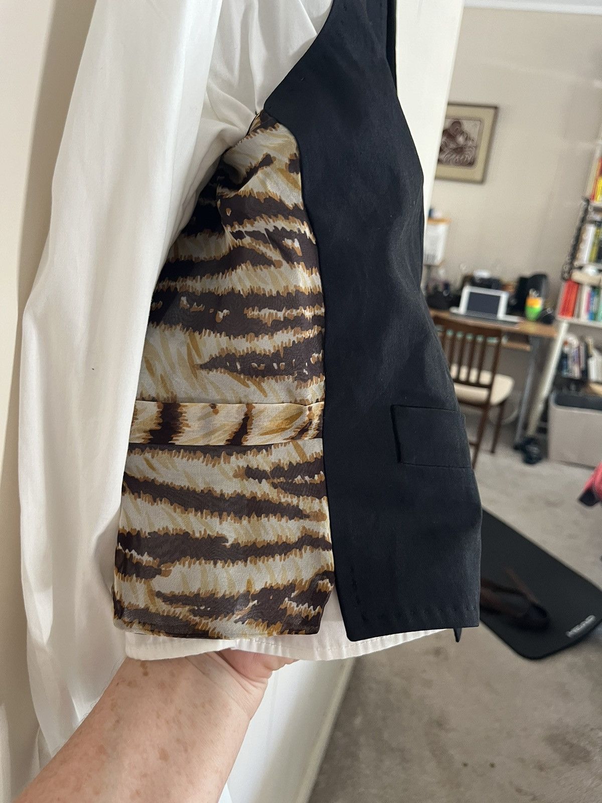 Dolce & Gabbana Black Silk animal Print vest Size M / US 6-8 / IT 42-44 - 3 Thumbnail