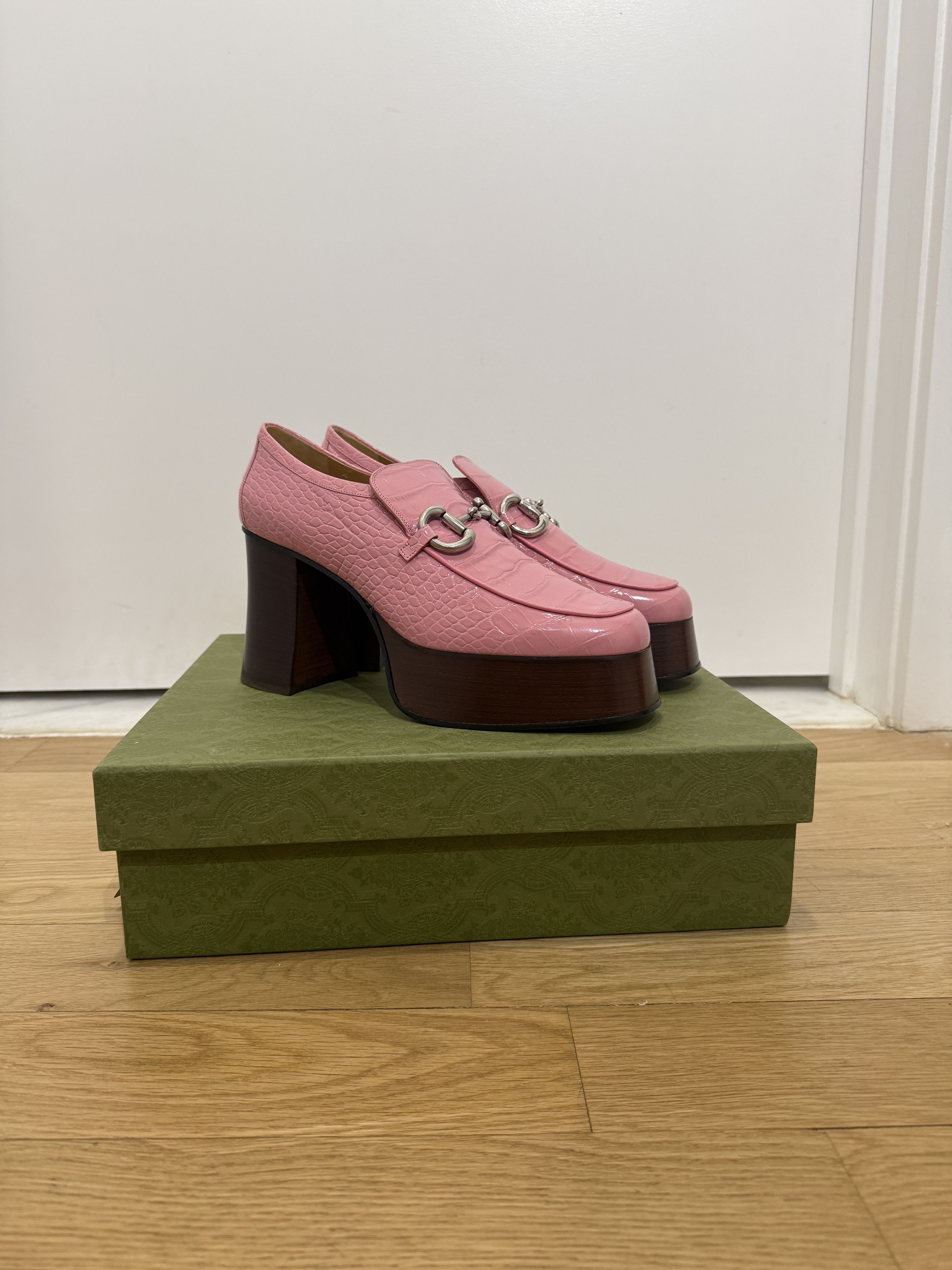 Gucci Alligator Embossed Platform Loafers Size US 9 / EU 42 - 1 Thumbnail