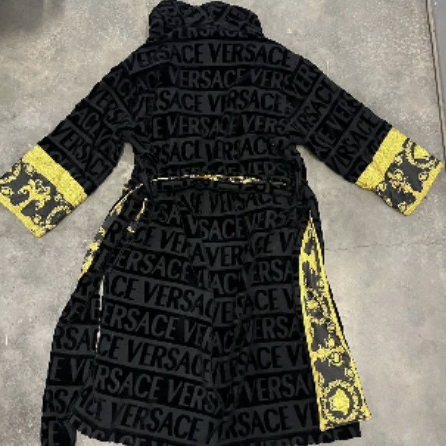 Versace Versace Robe (Black & Gold) Size US M / EU 48-50 / 2 - 2 Thumbnail