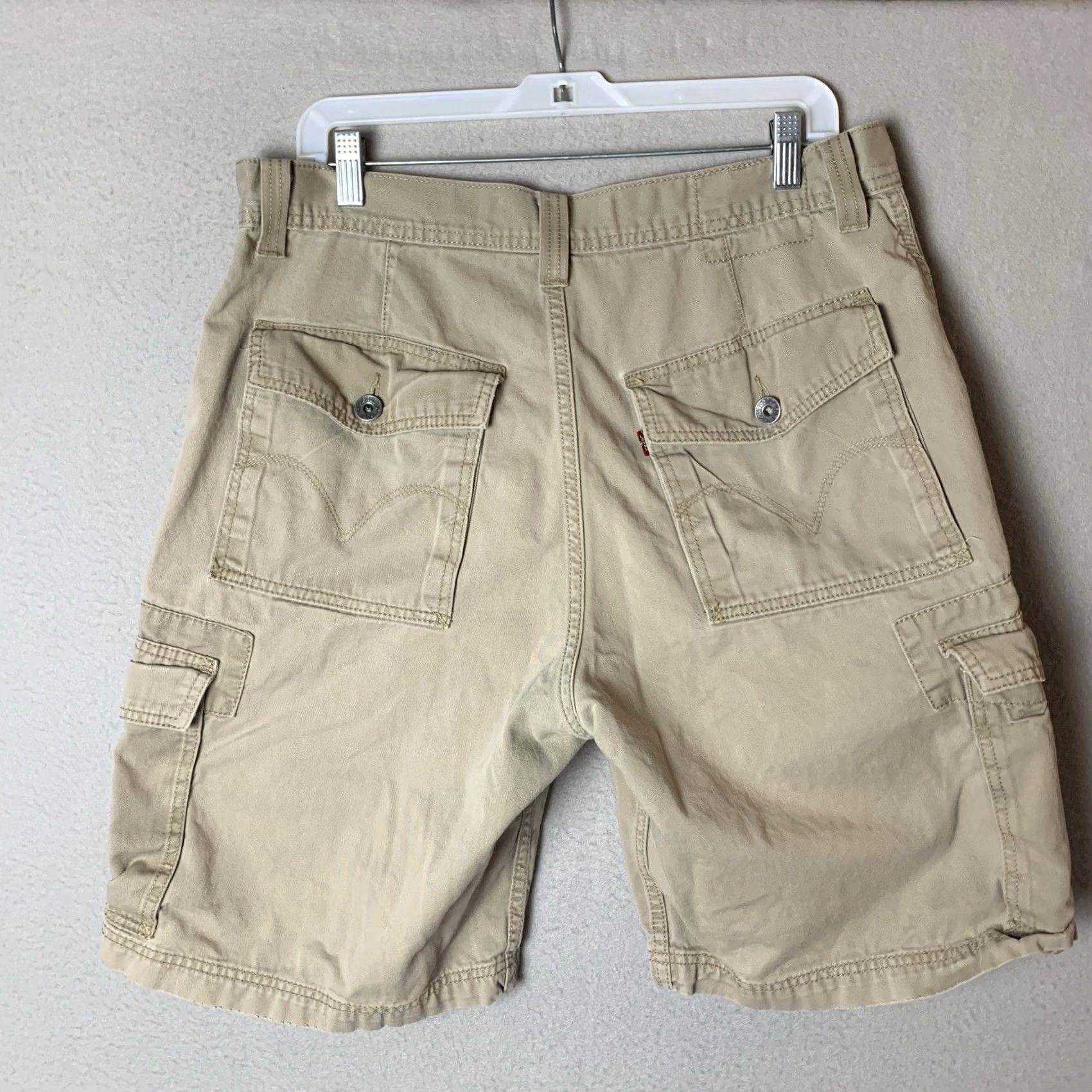 Levi's Levi’s Cargo Shorts Mens 34 Beige Cargo Y2K Casual Workwear Retro Vintage Logo Zipper Pockets 10in Inseam Size US 34 / EU 50 - 2 Thumbnail