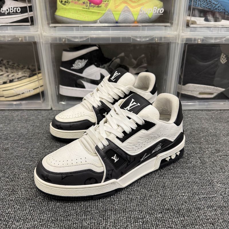 Louis Vuitton Louis Vuitton Trainer Low Top Fashion Sneakers 0089 Size US 9.5 / EU 42-43 - 1 Thumbnail