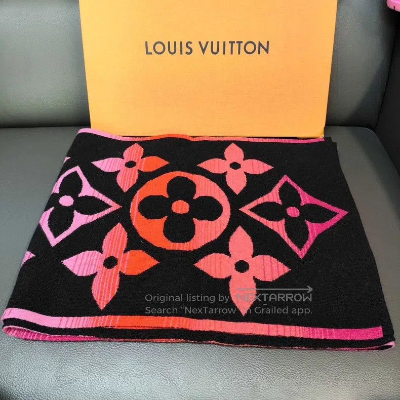 Louis Vuitton Louis Vuitton Black with pink scarf Size ONE SIZE - 1 Thumbnail