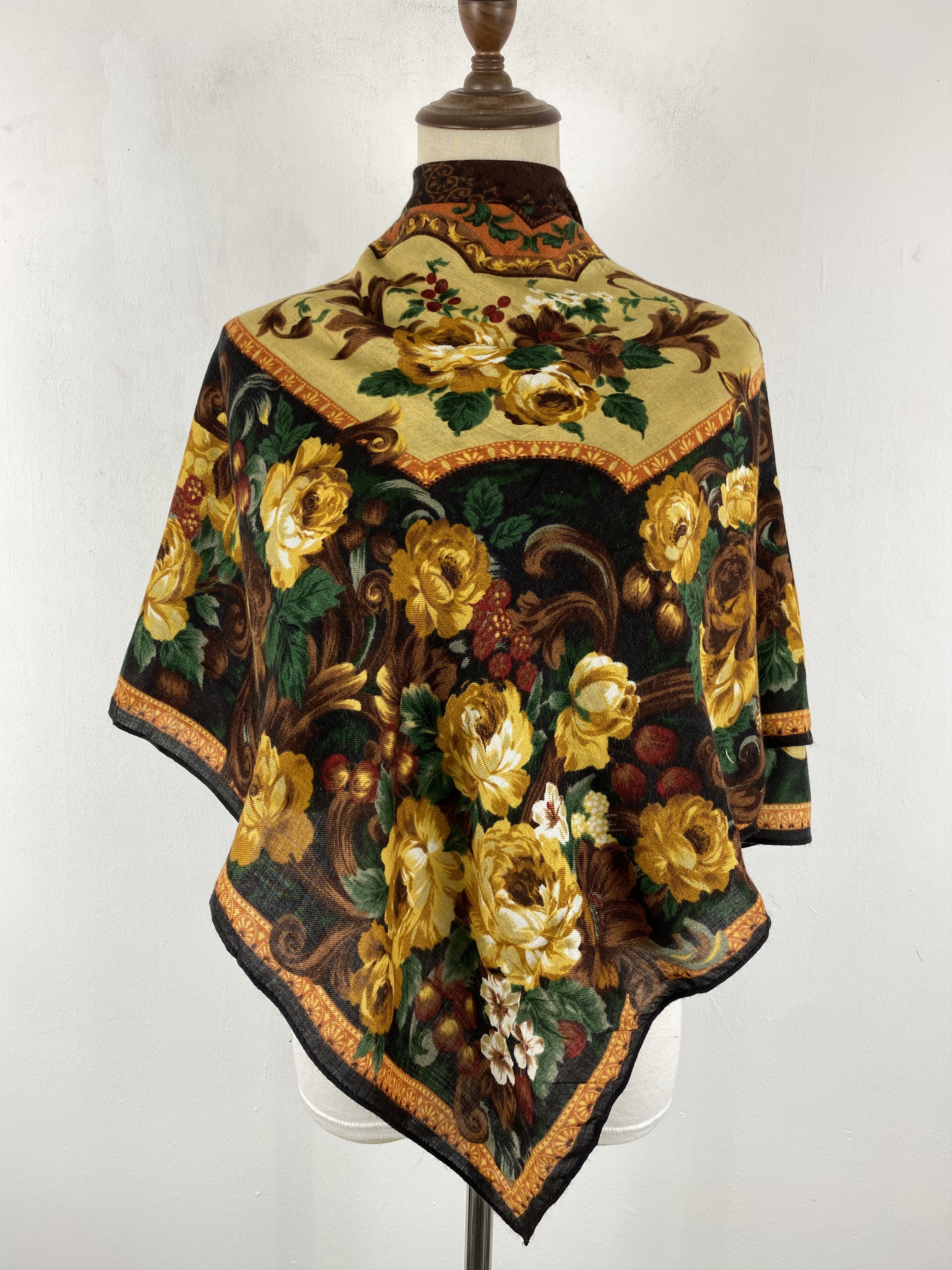 Japanese Brand Vintage Floral Wool Shawl Babushka head Scarf SN0037 Size ONE SIZE - 1 Thumbnail