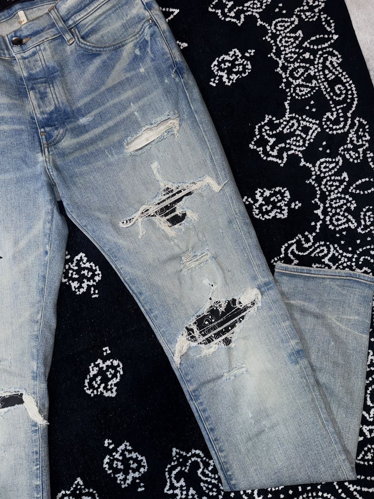Amiri AMIRI BANDANA ENGLISH LOGO JEANS Size US 32 / EU 48 - 4 Thumbnail