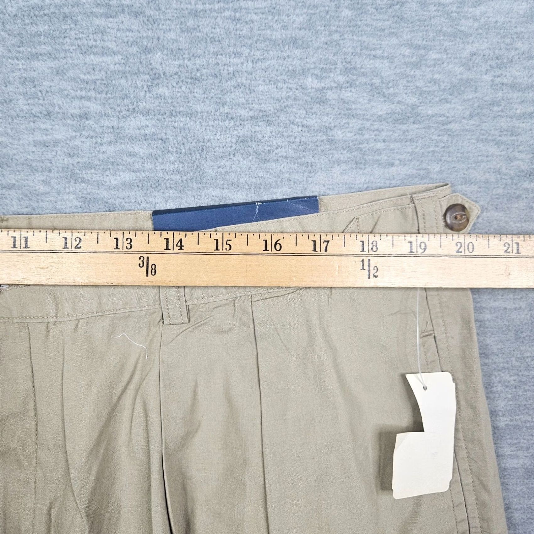Gant VINTAGE GANT Chino Short Mens 42 Beige Cotton Regular 6in Inseam Button Pockets Logo Adjustable Waist Solid Mid Rise Slim Casual Outdoor 90s Mens Size US 42 / EU 58 - 6 Thumbnail