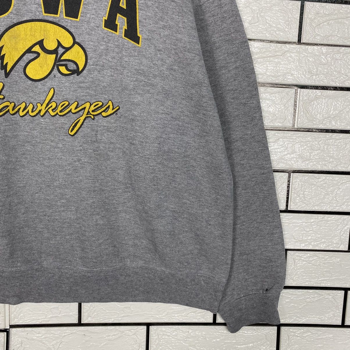 Japanese Brand 📌Vintage lowa Hawkeyes Big Logo Sweatshirt Ncaa Size US XL / EU 56 / 4 - 6 Thumbnail