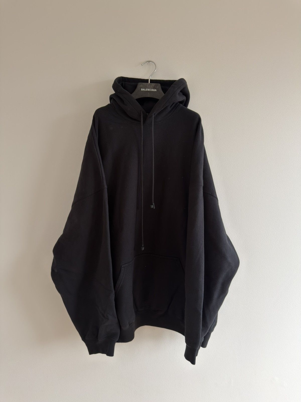 Balenciaga BALENCIAGA DEMNA OVERSIZED BLACK HOODIE Size US XS / EU 42 / 0 - 1 Thumbnail