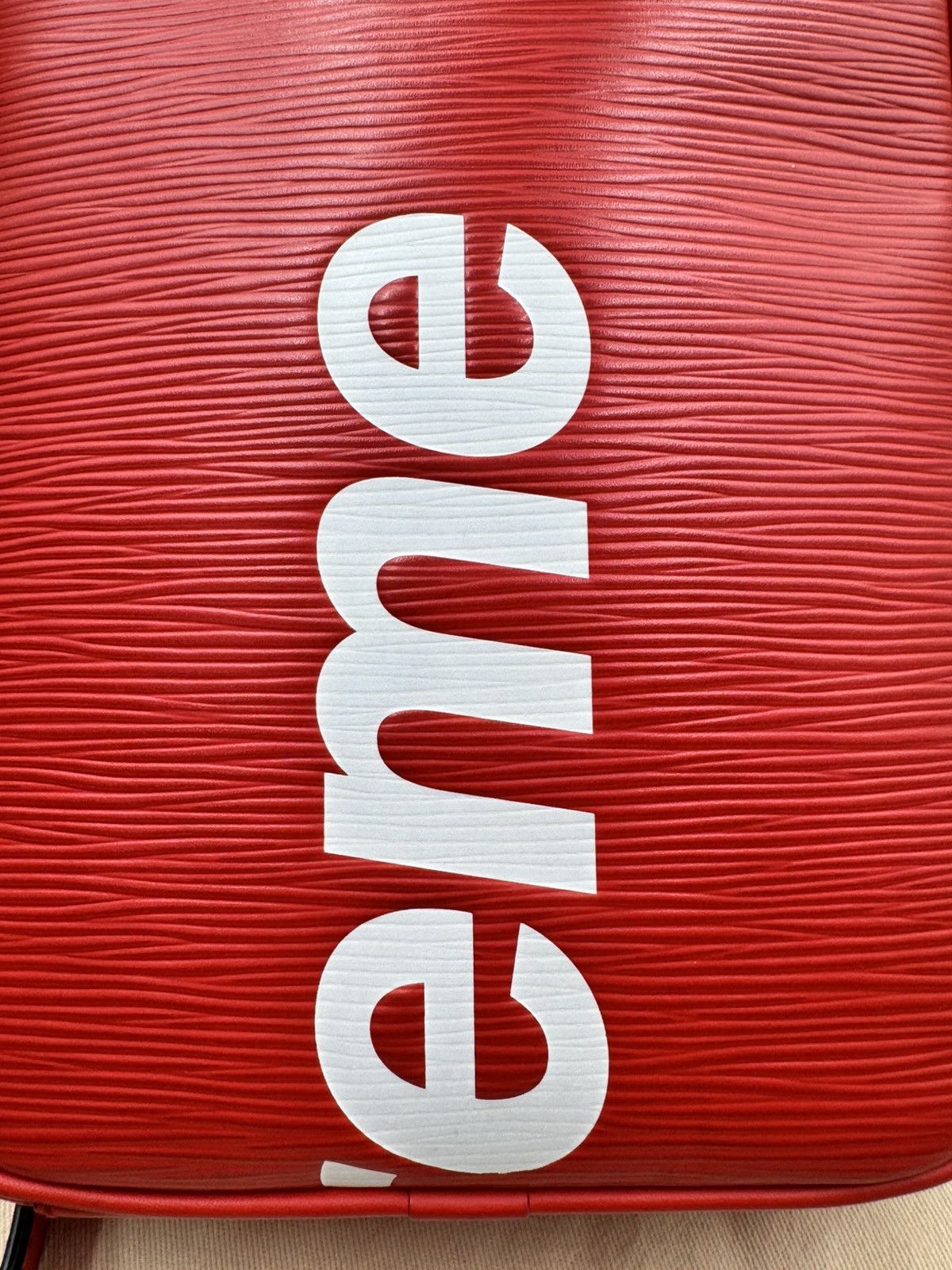 Louis Vuitton × Supreme Louis Vuitton X Supreme Epi Danube Pm Red Sling Bag Size 30 - 10 Thumbnail