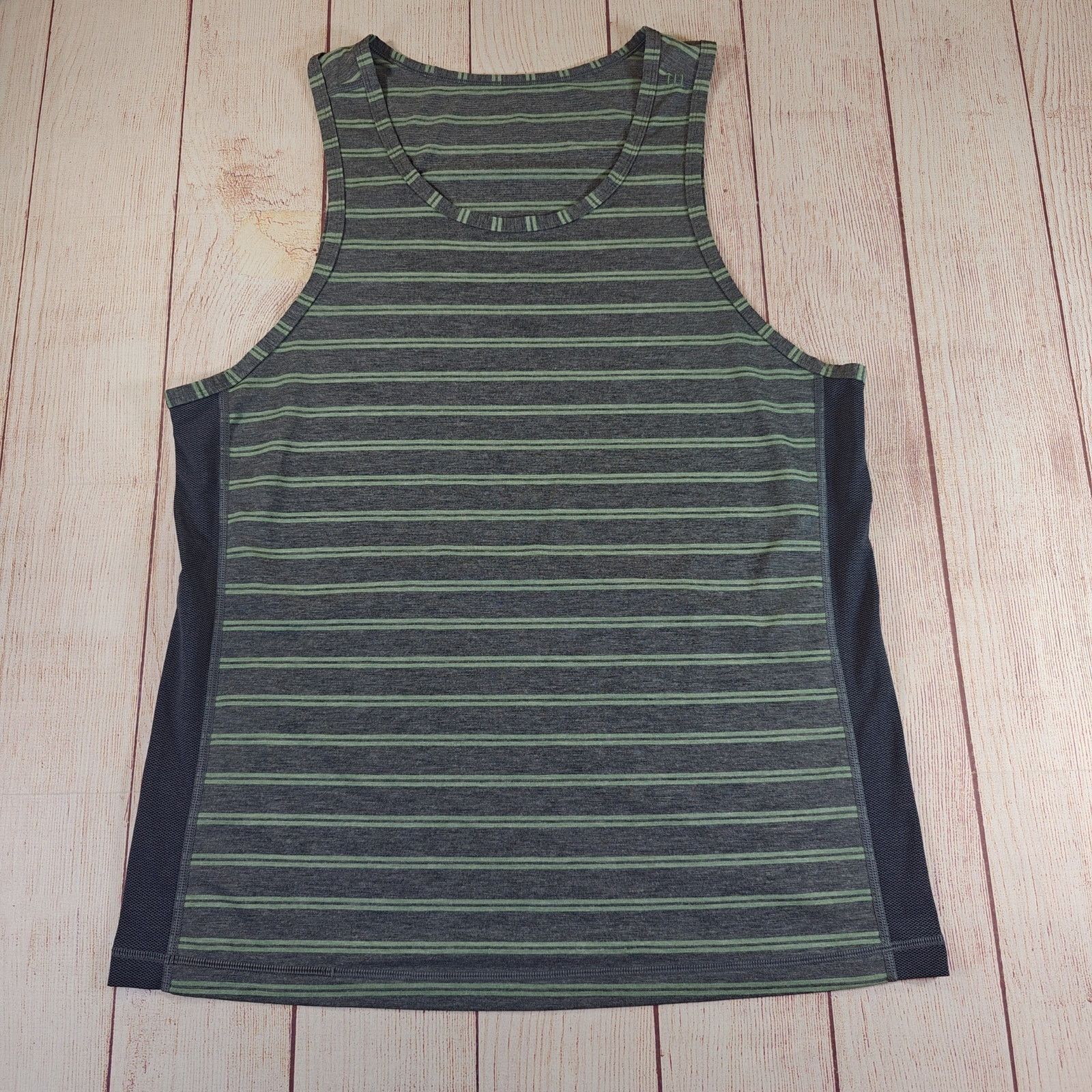 Lululemon Lululemon T.H.E. Tank sz L Size US L / EU 52-54 / 3 - 1 Thumbnail
