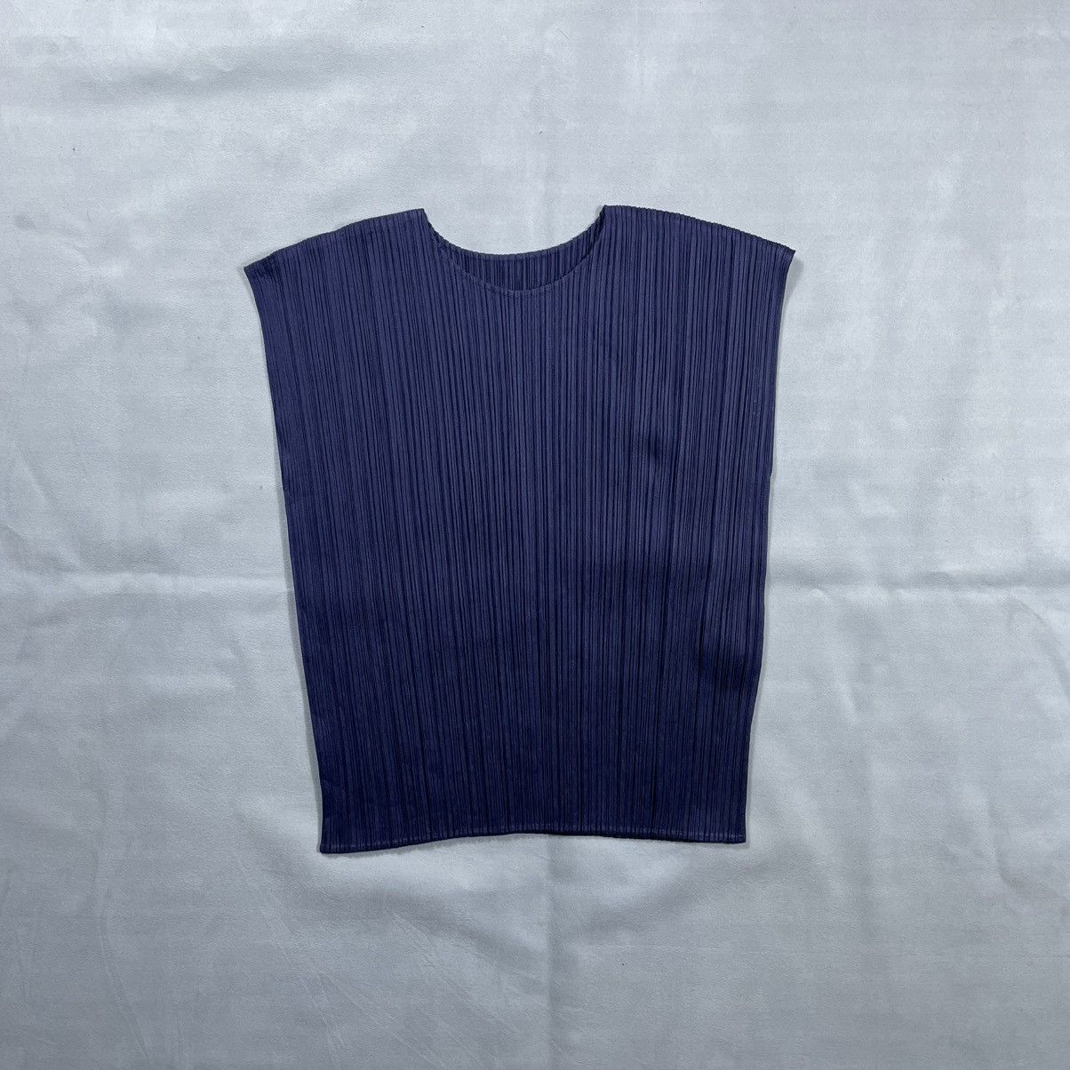 Pleats Please Issey Miyake PLEATS PLEASE ISSEY MIYAKE PLEATED SLEEVELESS TOP Size XS / US 0-2 / IT 36-38 - 1 Thumbnail