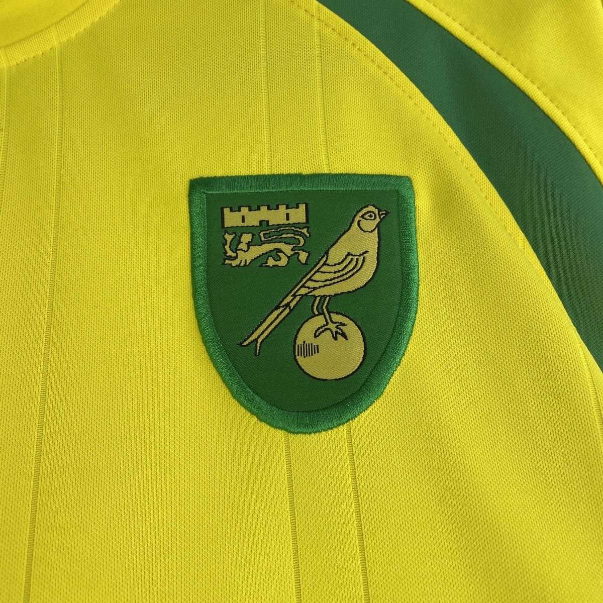 Other Norwich City Home Long Sleeve Jersey Men’s Shirt 2010/2011 Size US L / EU 52-54 / 3 - 4 Thumbnail