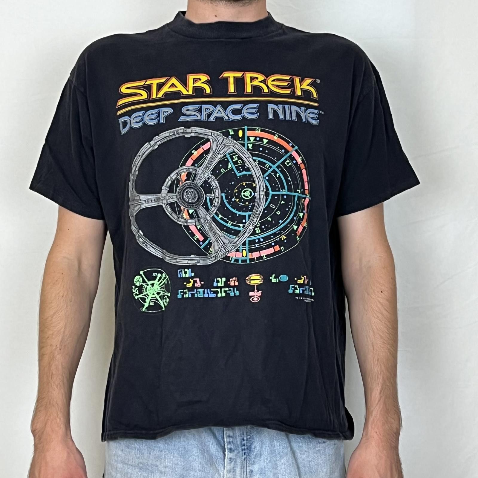 Other VTG 1993 STAR TREK DEEP SPACE NINE PARAMOUNT GRAPHIC TEE XL Size US XL / EU 56 / 4 - 1 Thumbnail