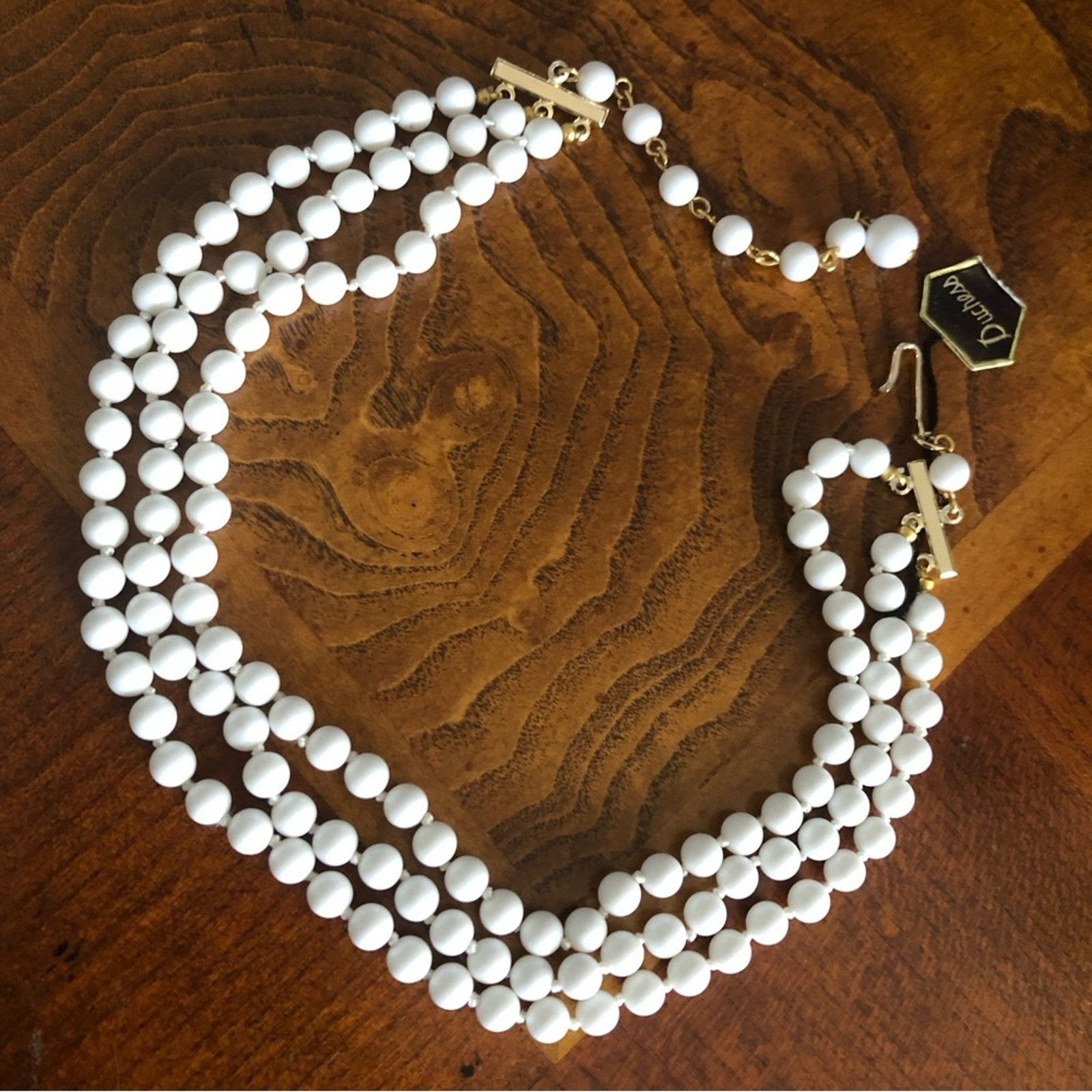 Vintage Vintage 60s white Duchess triple strand pearl necklace NWT Size ONE SIZE - 8 Thumbnail