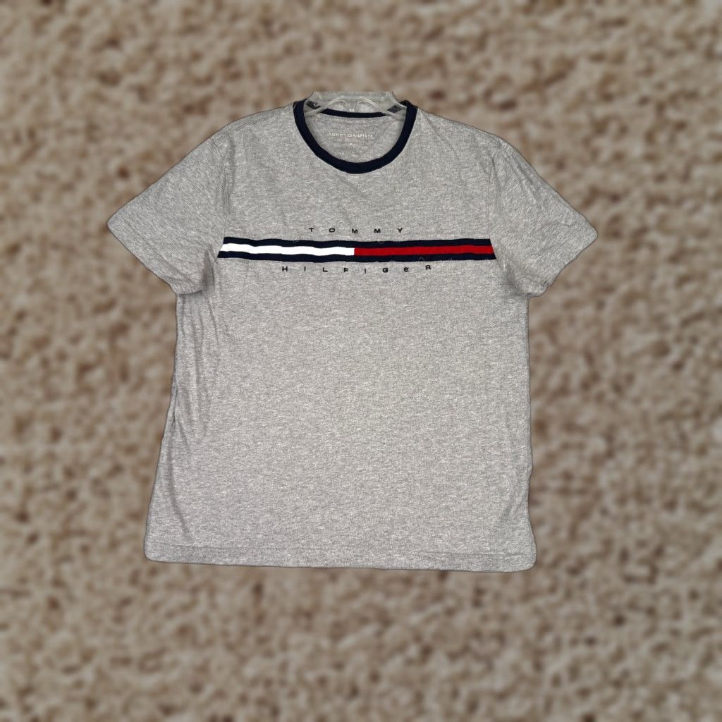 Tommy Hilfiger Tommy Hilfiger Shirt Men Adult Medium Gray Short Sleeve Crew Neck 100% Cotton Logo Embroidered Jersey T-Shirt Size US M / EU 48-50 / 2 - 1 Thumbnail